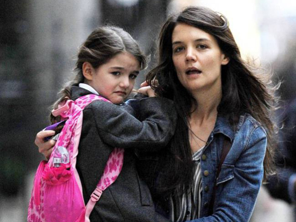 Anjing Milik Suri Hilang, Katie Holmes Buat Sayembara Belasan Juta!